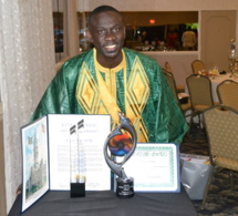 VIDEO: Pape Diouf reçoit le Award de l'Artist Of The Year et Award Of Contribution Africa's Musical Herutage par le Senator Athony H. Williams de Pensylvania et l'Adjointe au Maire de Philadelphia. Regardez